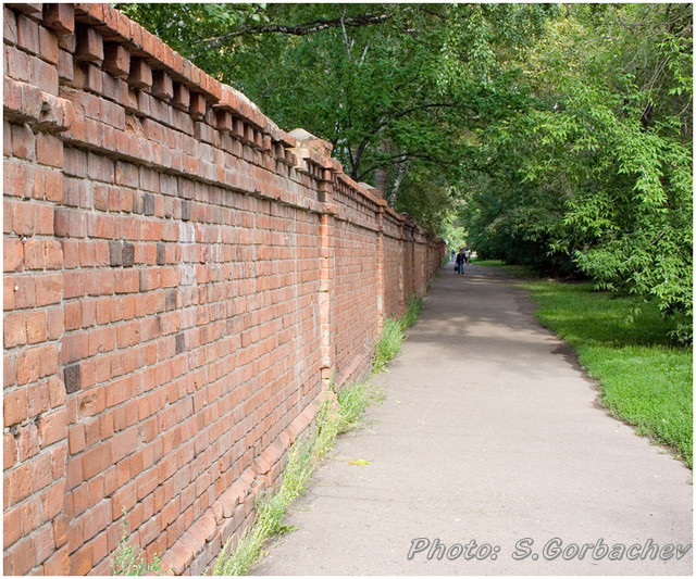 alley_along_the_wall