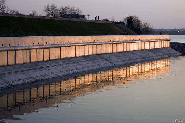 gold_on_the_river-bank